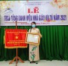 Cô Diệp Kiều Diễm - Giáo viên trường THCS Vĩnh Phong 2 nhận bằng công nhận Nhà giáo ưu tú