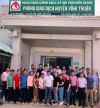 Tổng Giám đốc Ngân hàng CSXH Trung ương thăm và làm việc với Phòng giao dịch Ngân hàng CSXH huyện Vĩnh Thuận.