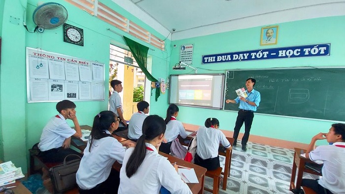 Thầy Trần Đình Duy, với giải pháp giúp học sinh sử dụng tốt phần mềm powerpoint để thuyết trình nâng cao hiệu quả học tập