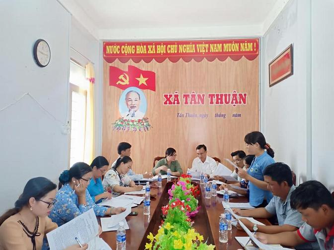 Đoàn khảo sát phong trào thi đua "Dân vận khéo" làm việc với xã Tân Thuận