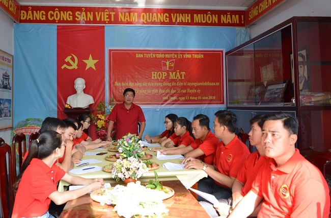 Họp mặt cộng tác viên trang thông tin điện tử tuyên giáo Vĩnh Thuận và Nhóm Cộng tác viên BCĐ 35 Huyện ủy
