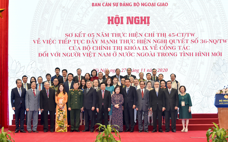 Tài liệu tuyên truyền Kết luận số 12-KL/TW của Bộ Chính trị về công tác người Việt Nam ở nước ngoài trong tình hình mới
