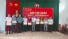 Đ/c Huỳnh Quốc Huy, UVBTV, Trưởng BTC- Trưởng PNV; Đ/c Võ Thanh Xuân, UVBTV, Trưởng Ban TG- Giám đốc TTCT trao giấy khen cho học viên